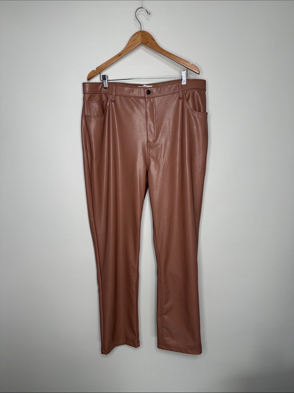 Abercrombie & Fitch Curve Love Ultra High Rise 90s Straight Vegan Leather Pant
